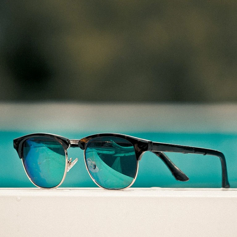 Découvrez les lunettes de soleil pour homme sans monture : style et innovation