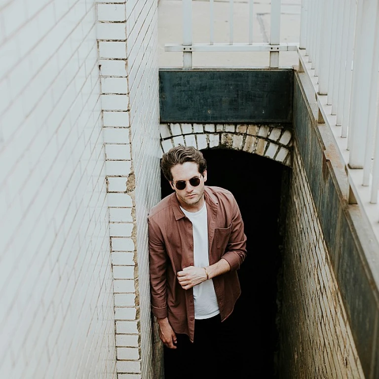 Les lunettes de soleil pour hommes en bois : un choix naturel et stylé